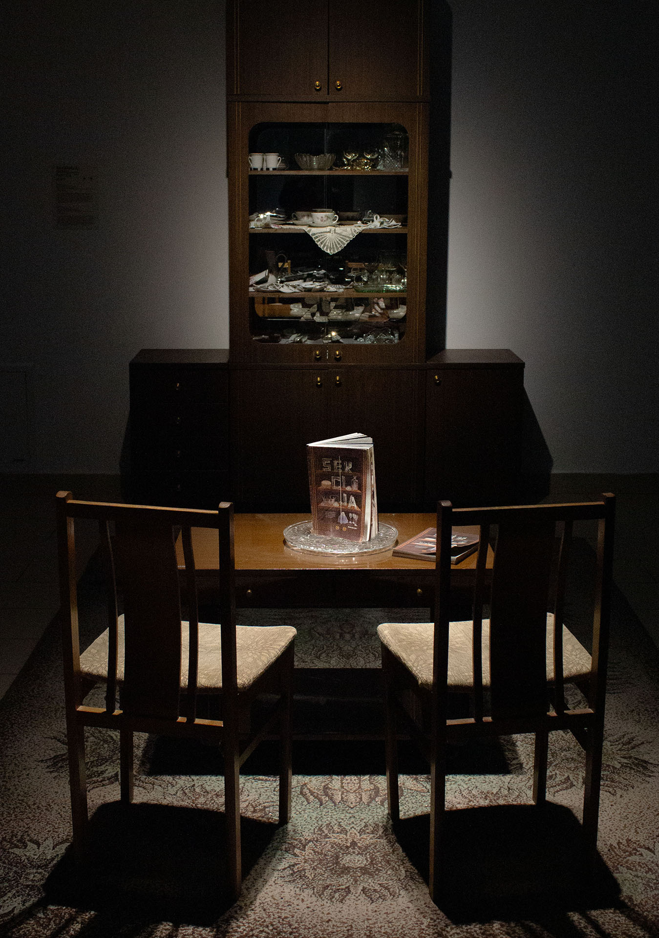 Graphic novel “Glass Cabinet”